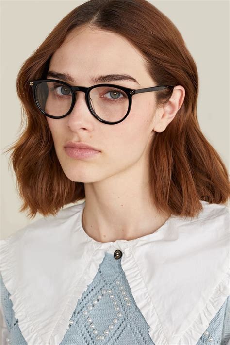 27 Hairstyles That Complement Glasses for a Chic, Elevated Feel。